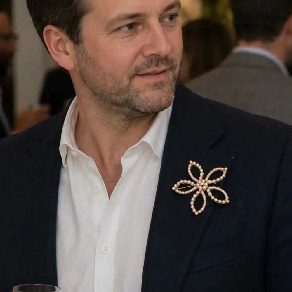 Large Bro Brooch Faux Pearl Flower Lapel Pin Vintage Style Gold Tone